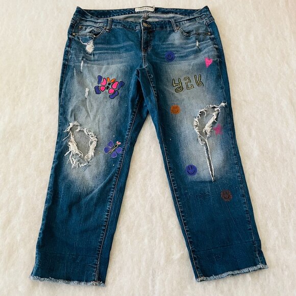 Torrid Womens Denim Blue Mid Rise Distressed Patchwork Cropped Y2K Jeans Size 18 - Picture 1 of 11